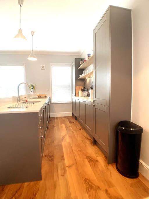 A Beautiful And Stylish 2 Bed Flat Close To Beach Bournemouth Exterior photo